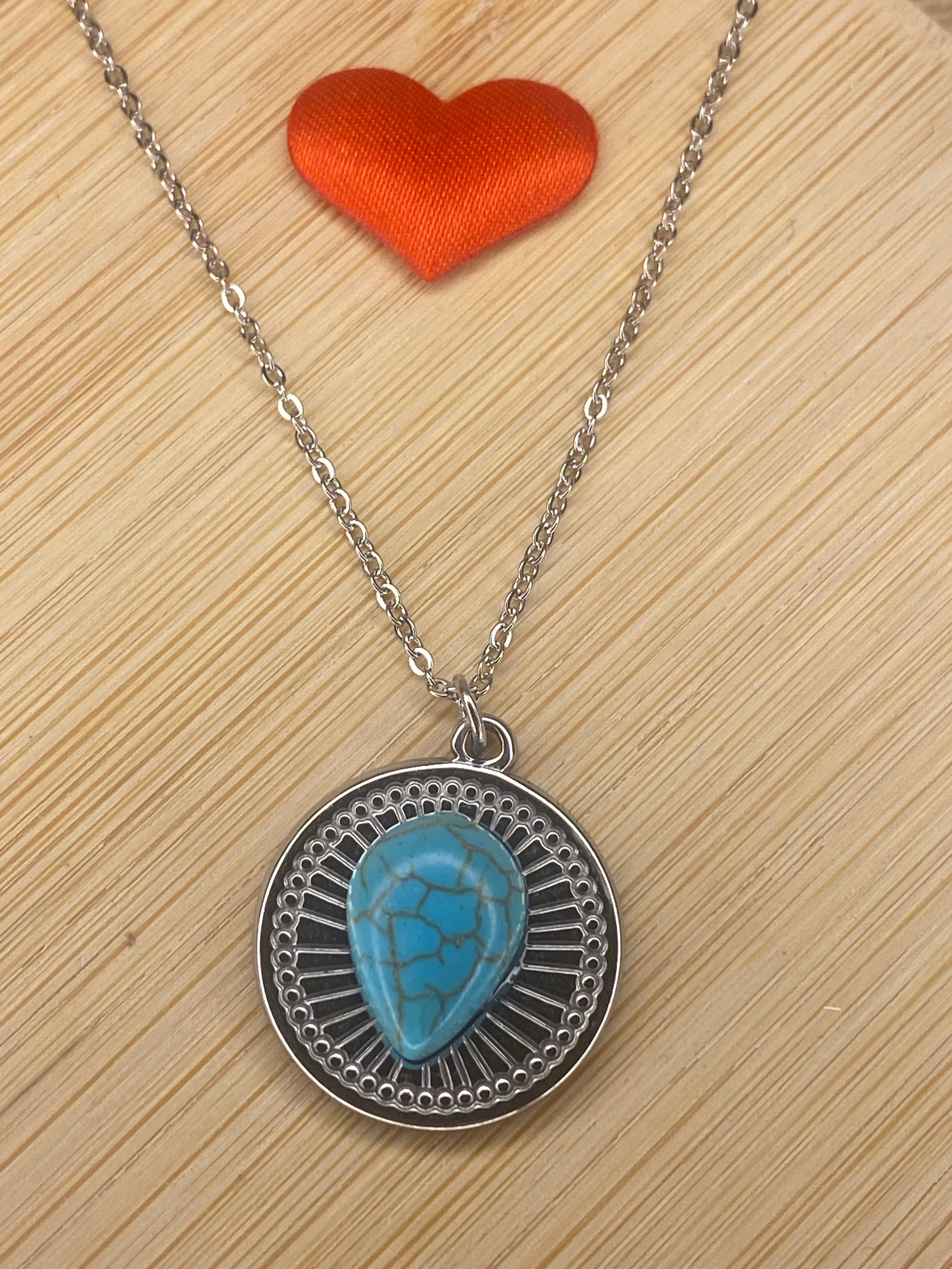Collier ALMA